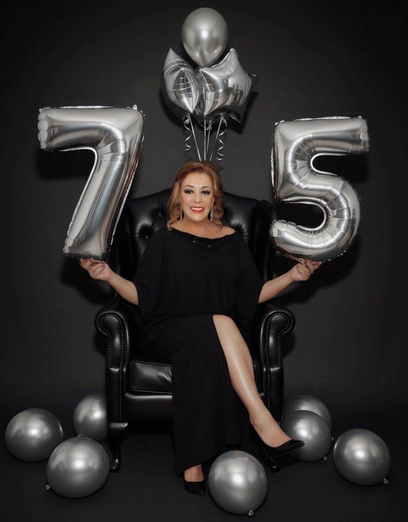 Sylvia Pasquel celebra su cumpleaños con los buenos deseos de Stephanie Salas y Humberto Zurita
