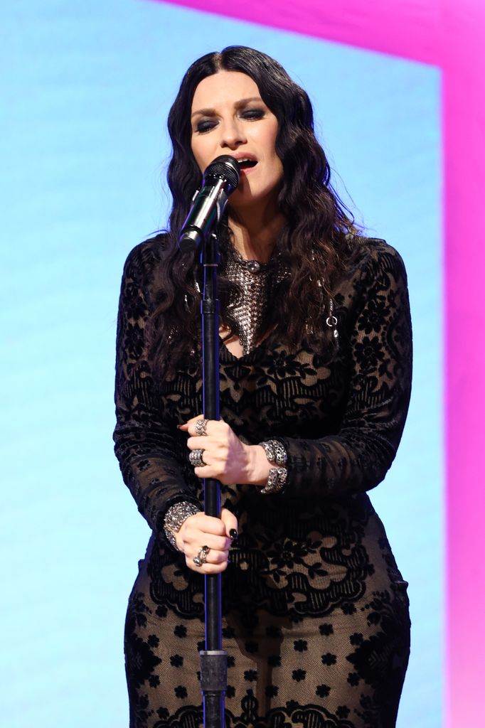 Laura Pausini nos cuenta emocionada la gran coincidencia entre los planes de su carrera y el Premio Billboard Ícono