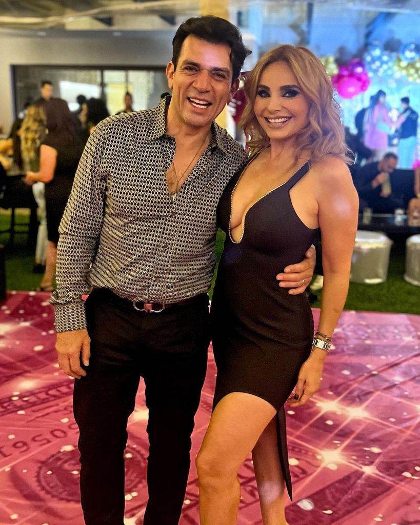 Elizabeth Álvarez se pone romántica con Jorge Salinas en su aniversario número 14