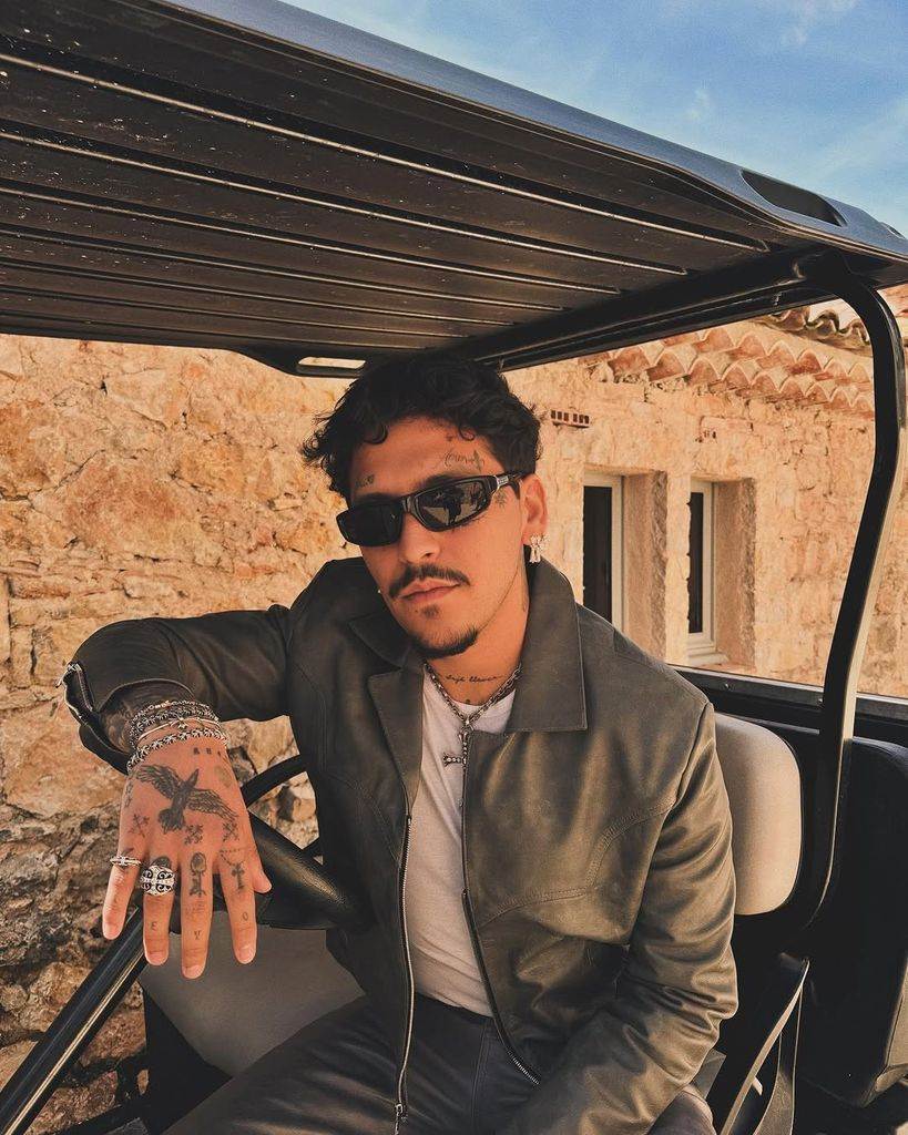 Christian Nodal comparece ante las autoridades por presunta falsificación de documentos