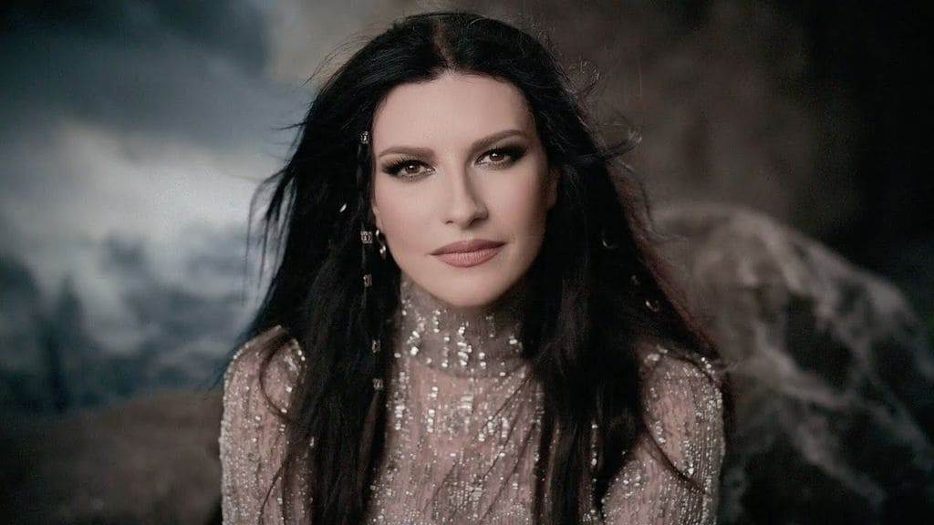 Laura Pausini nos cuenta emocionada la gran coincidencia entre los planes de su carrera y el Premio Billboard Ícono