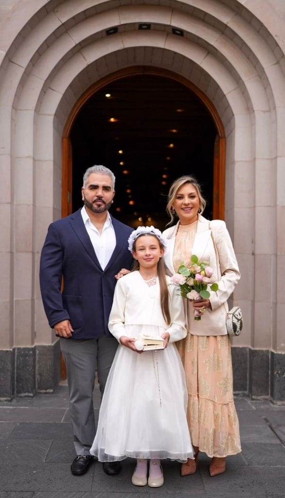 Mariana Ochoa comparte los detalles más especiales de la Primera Comunión de su hija