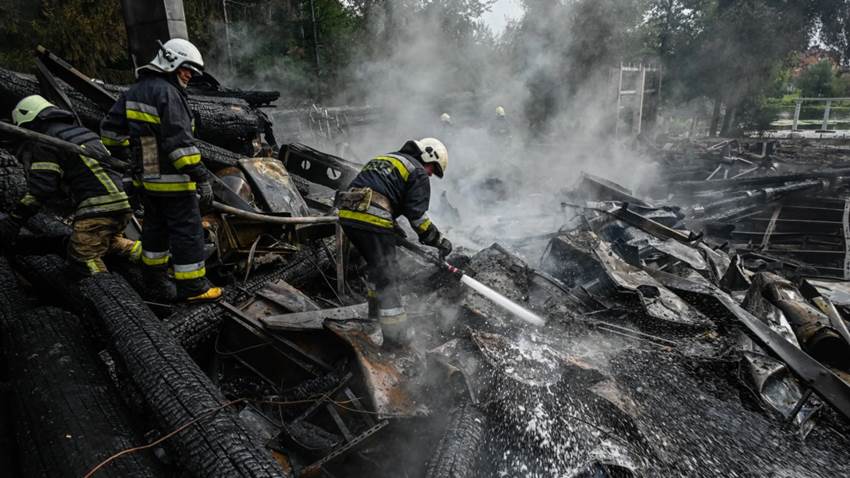 Fuerzas rusas bombardean el puerto ucraniano de Mykolaiv
