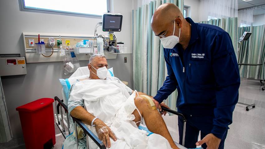 Primer reemplazo total de rodilla en centro de cirugía ambulatoria en Puerto Rico