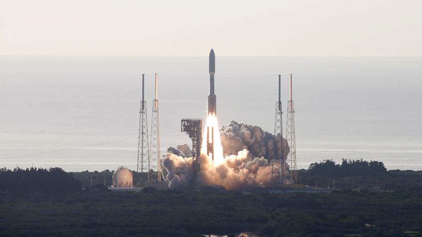 La NASA envía avanzado vehículo explorador para buscar vida en Marte