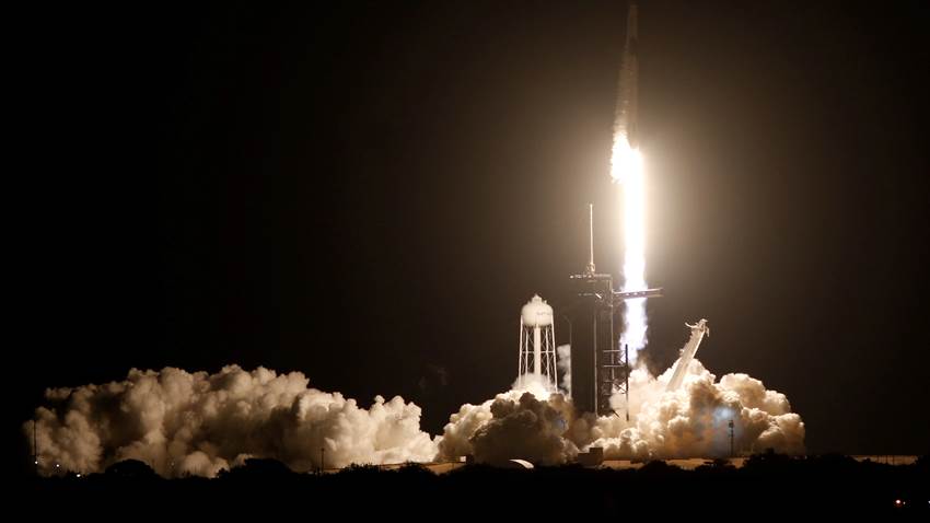 NASA y SpaceX envían cuatro astronautas a la Estación Espacial Internacional