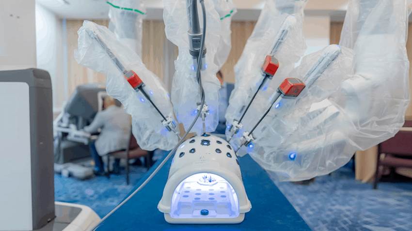Gremio Médico aplaude inversión para la isla: Robot Da Vinci Xi revoluciona la cirugía robótica