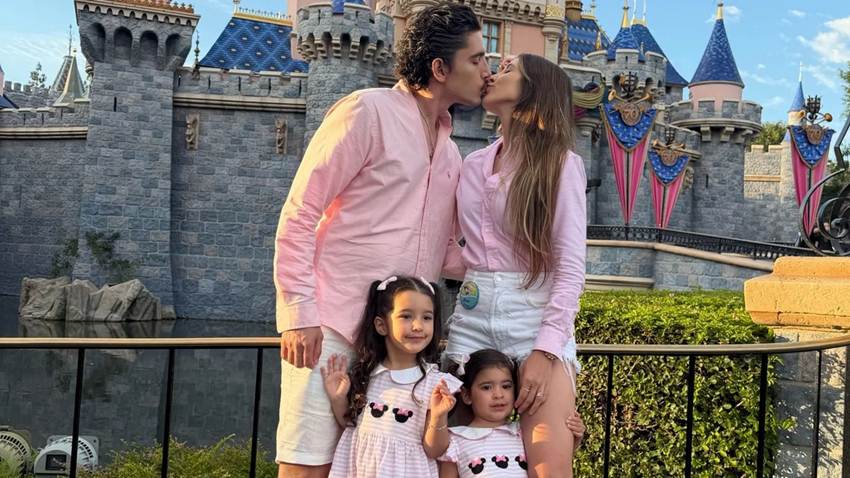 Alex Fernández y su familia disfrutan el verano desde 'el lugar más feliz de la Tierra'