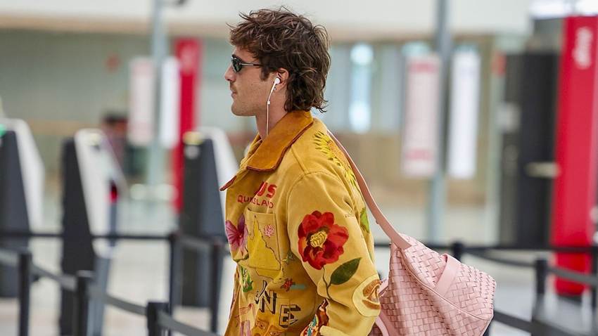 Jacob Elordi rinde homenaje a su propia trayectoria con una chamarra personalizada