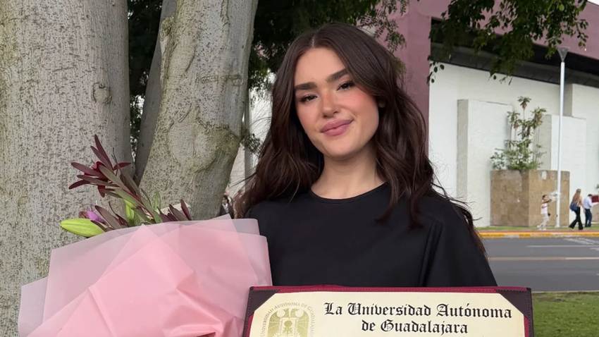Doble celebración para el 'Canelo' Álvarez: su hija Emily se gradúa y festeja con flores los 30 años de Fernanda Gómez