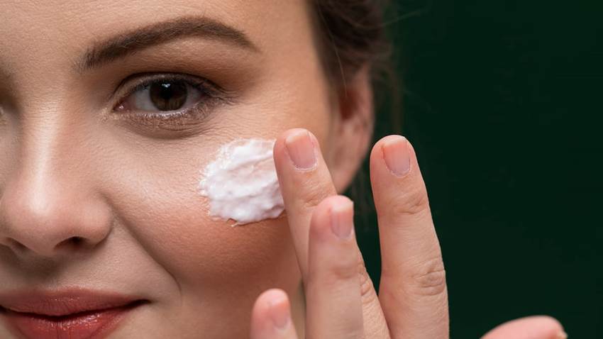 “Tu piel no es capaz de absorber tanta crema”: las rutinas de belleza con pocos pasos se imponen