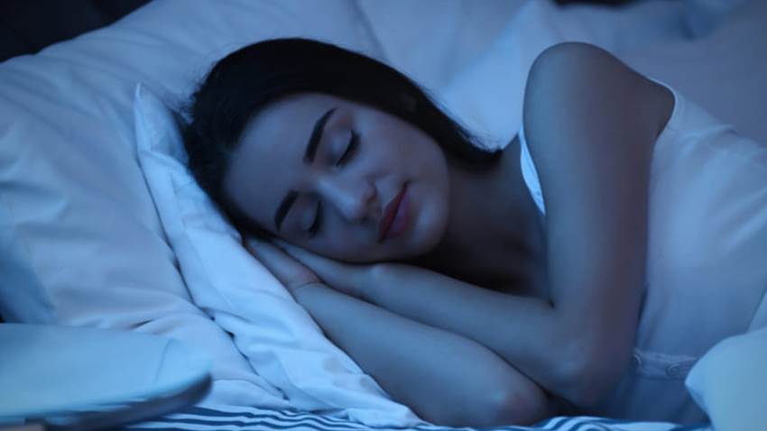 6 mitos sobre cómo dormir mejor que en realidad pueden dañar tu salud