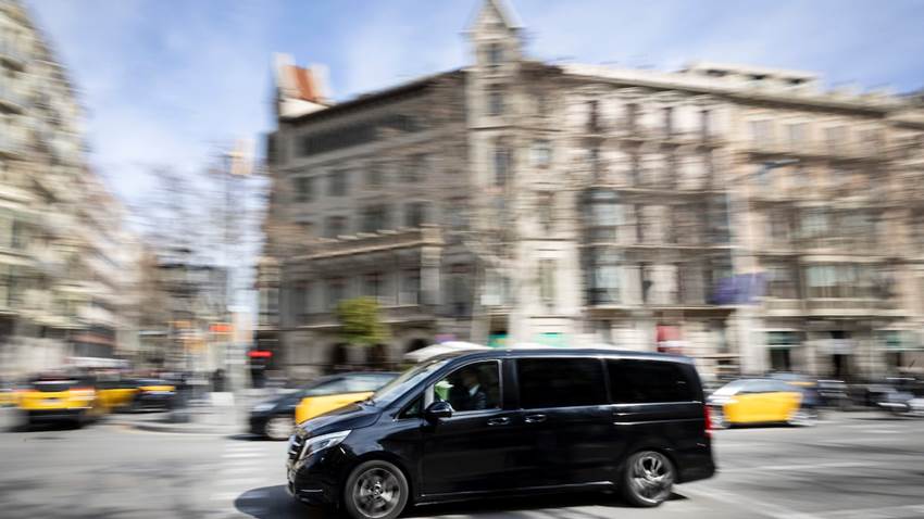 La ley del taxi del Govern comportaría la desaparición de 600 VTC con licencia urbana en el Área Metropolitana de Barcelona