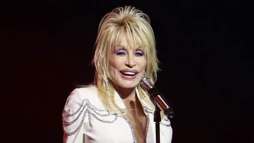 Muere Dolly Parton a los 80 años, leyenda de la música country