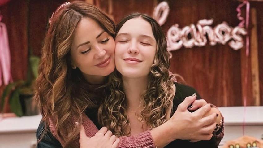 Andrea Legarreta y Erik Rubín se unen para celebrar los 21 años de su hija Mía