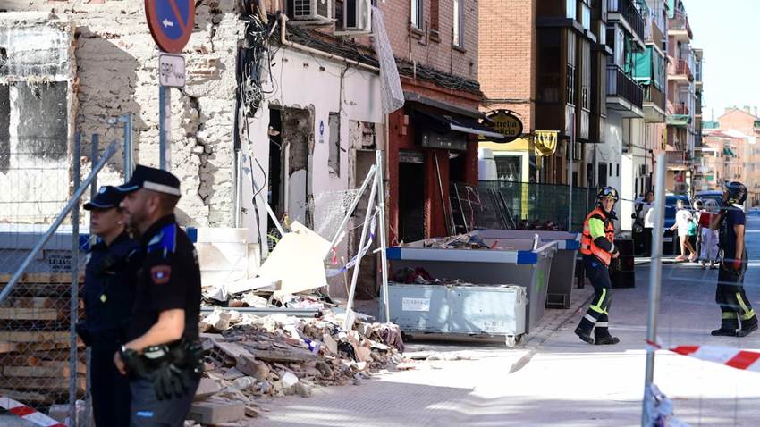 La policía encuentra un segundo cadáver entre los escombros de la explosión de Puente de Vallecas