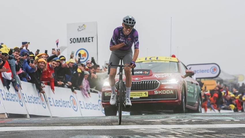 El australiano Ben O’Connor se corona en la cima de la Loze, la etapa reina del Tour de Francia