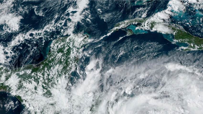 El huracán Julia impacta Nicaragua, más de 6.000 evacuadas