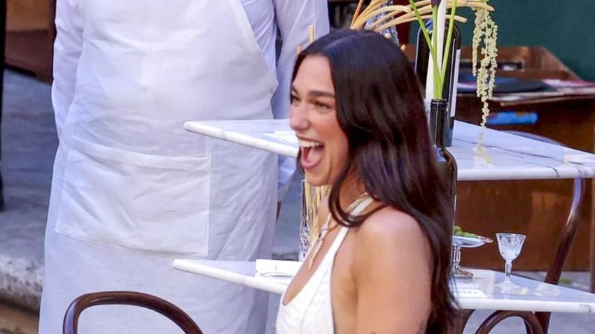 Dua Lipa y Callum Turner inician los festejos de su boda en Italia: así es el primer vestido de la novia