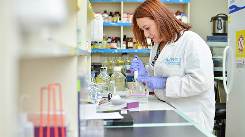 Científica enfatiza en la necesidad de eliminar mito de que endometriosis se cura tras el embarazo