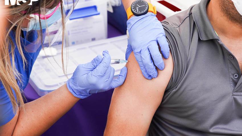 CDC confirma que mayor parte de los efectos secundarios de la vacuna de Johnson & Johnson no son graves