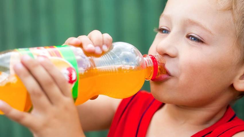 Esto es lo que deben saber los padres sobre las bebidas energéticas que consumen sus hijos