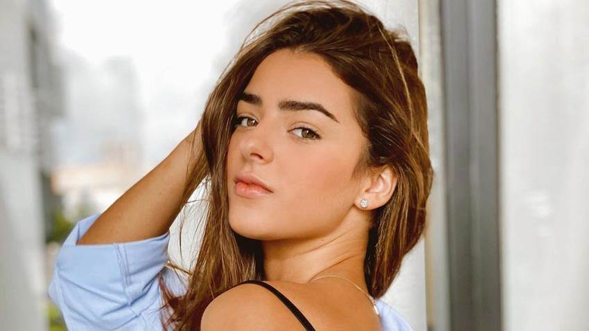 Conoce a Adriana Torrón, la cantante dominicana que debes tener en el radar