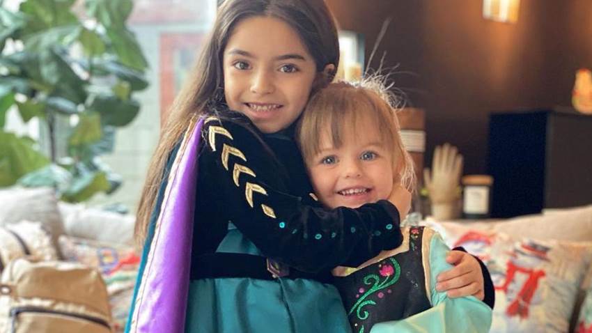 Aitana Derbez y Kailani Ochmann pusieron el toque navideño en la casa de los Derbez