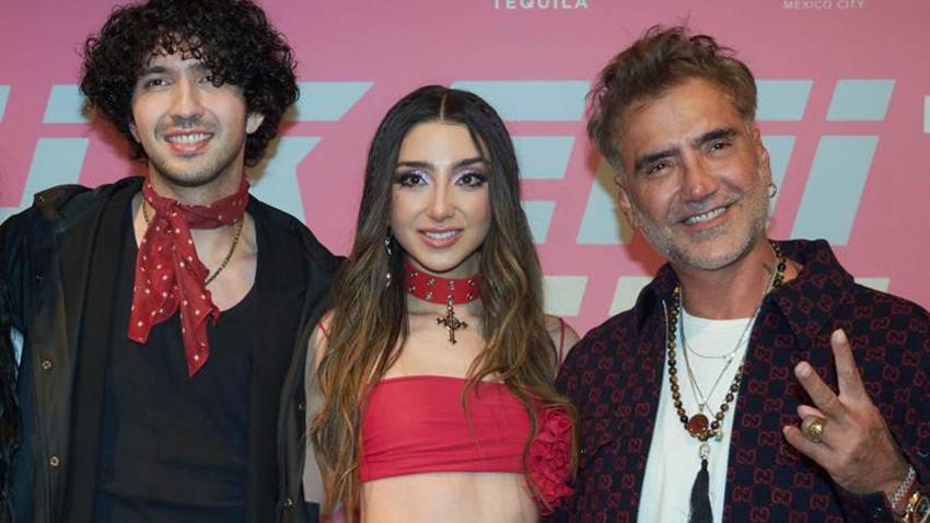 Alejandro Fernández dio la ‘patadita de la buena suerte’ a sus hijos menores en su debut musical