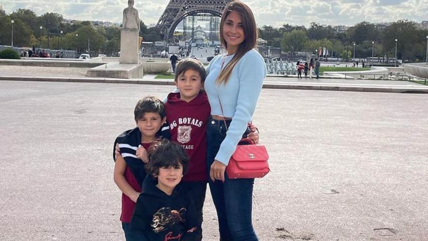 Antonela Roccuzzo, esposa de Messi, roba miradas a su paso por el Paris Fashion Week