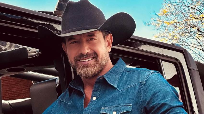 Gabriel Soto, de lo más enamorado, comparte nuevas fotos junto a Colibrí Jiménez por una ocasión especial