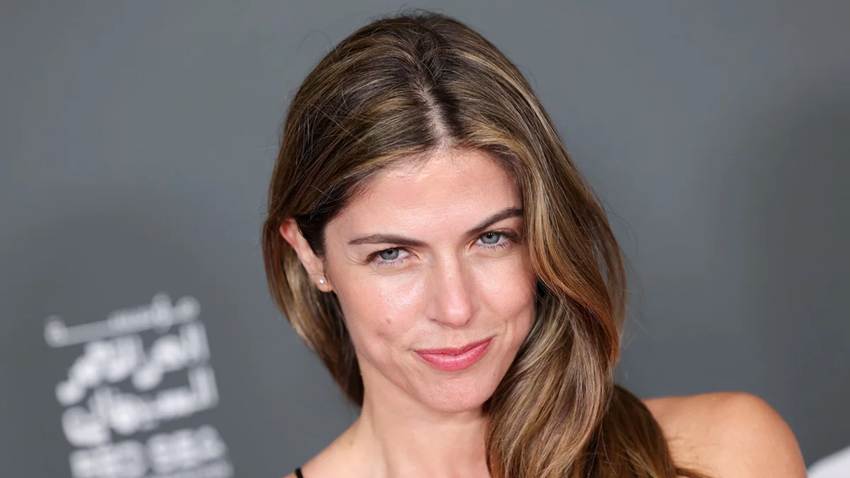 Stephanie Cayo pone un alto al acoso y aclara si tiene planes de maternidad tras fotos de supuesto embarazo