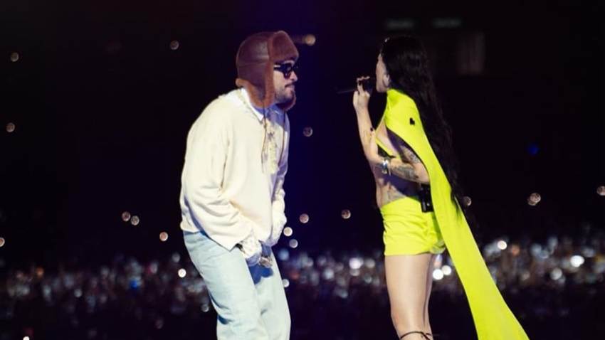 Bad Bunny y Cazzu se reencuentran en el escenario y desatan nostalgia en pleno San Valentín