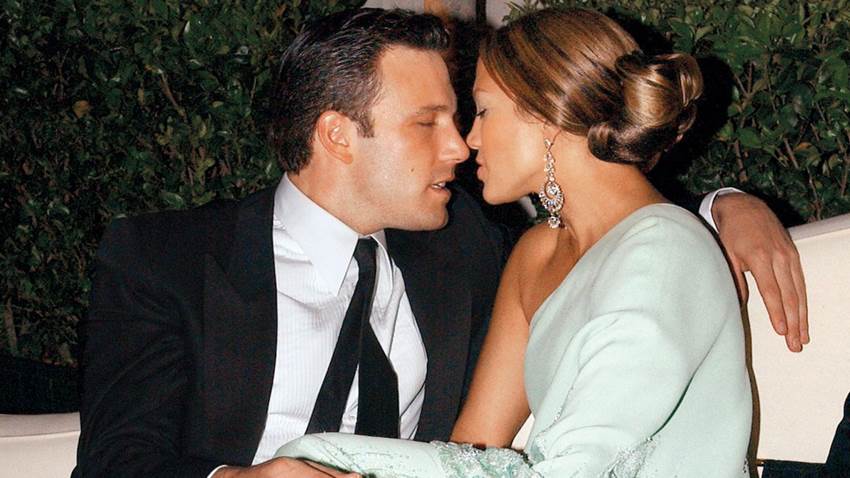 Jennifer Lopez y Ben Affleck confirman su romance con un tierno beso