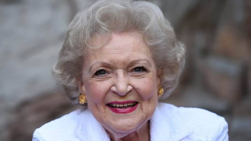 Fallece Betty White, la icónica actriz y comediante, a los 99 años