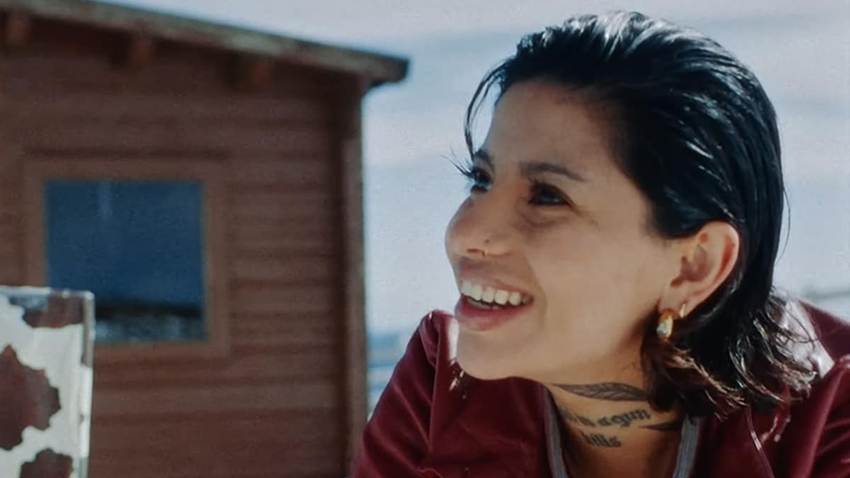 Modelo de 'Un Vals' asegura que no le han pagado por el video de Christian Nodal