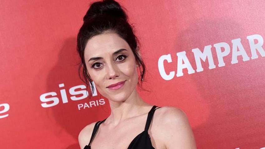 Cansu Dere, la actriz turca que reportan como desaparecida tras el terremoto en Turquía