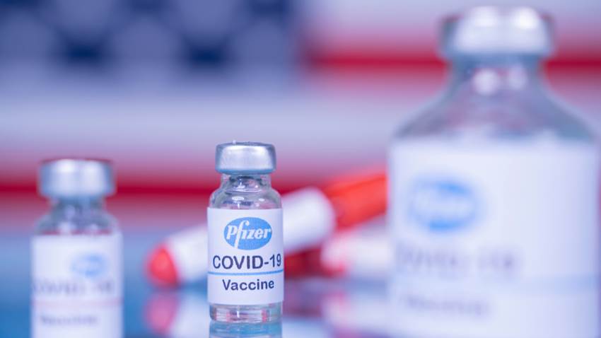 Pfizer asegura que la vacuna cubre contra nueva variante del COVID-19