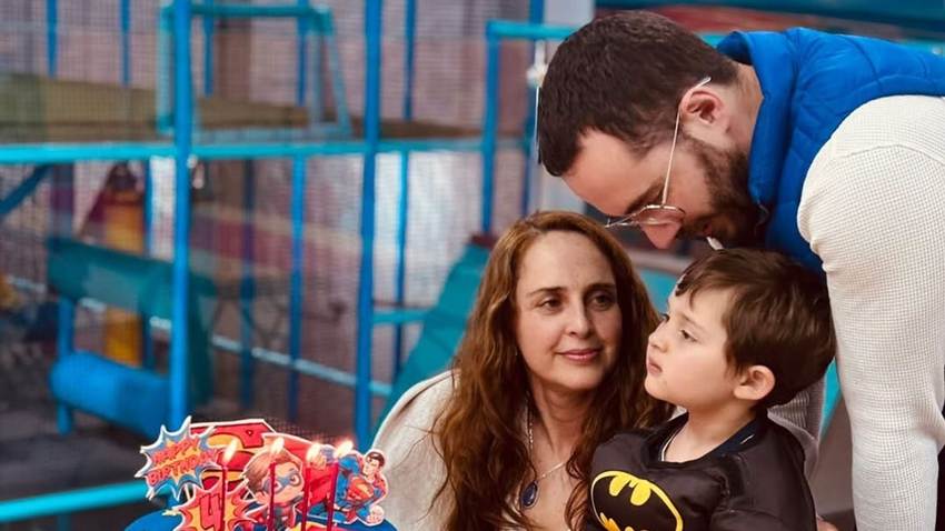 Irán Castillo celebra los 4 años de su 'mini superhéroe', su hijo Demian