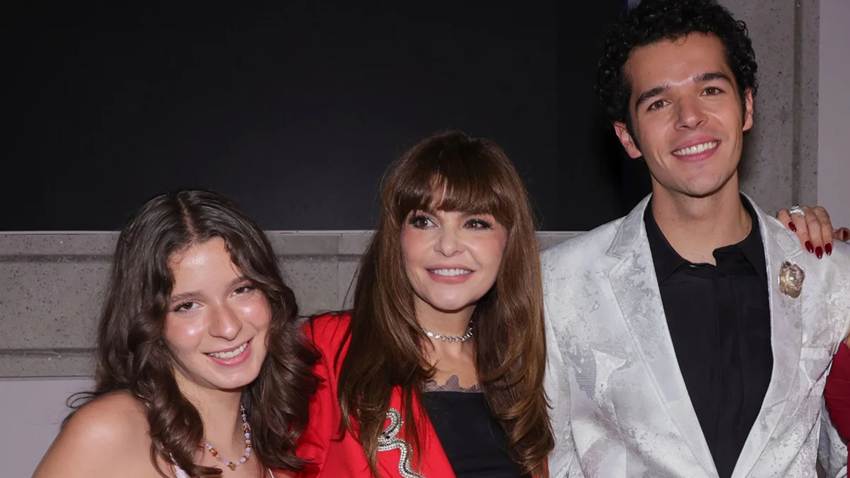 Eduardo Zucchi da un nuevo paso en su carrera actoral, cobijado por el amor de su madre, Itatí Cantoral y su hermana