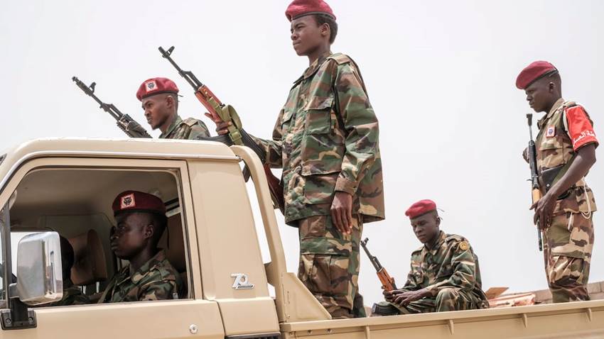 El Ejército sudanés se adjudica el derribo de un avión emiratí con decenas de mercenarios colombianos