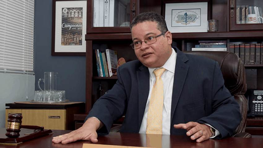 Naturópatas en Puerto Rico no deben expedir certificado para no vacunarse, denuncia el Dr. Víctor Ramos