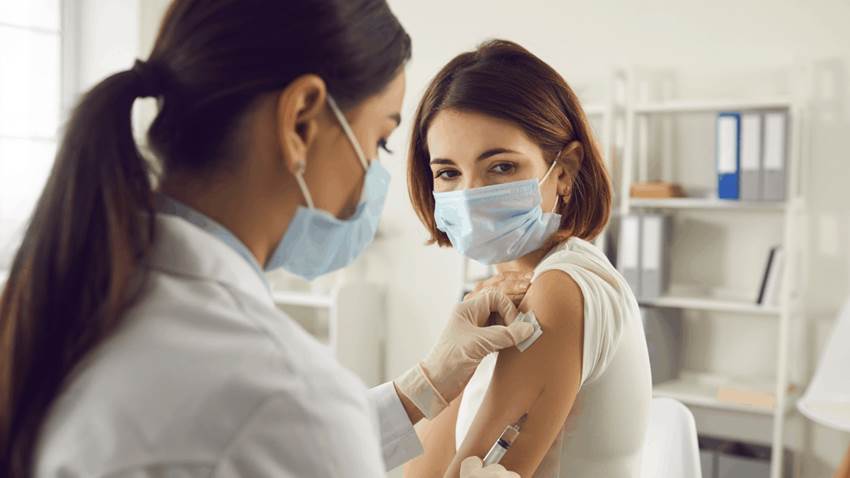 Estudian si hay alteraciones en la menstruación después de vacunarse del Covid