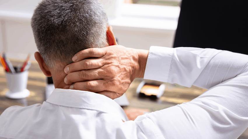 ¿Realmente trabajar desde casa afecta más la cervical?