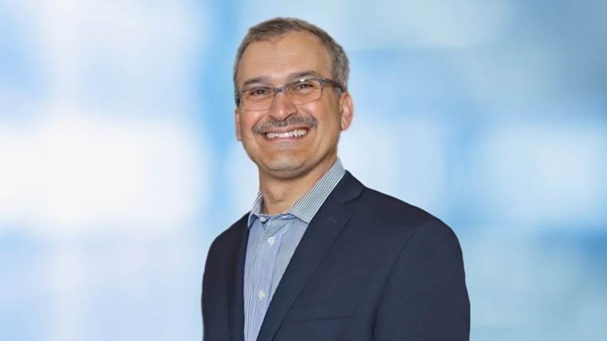 Un especialista con conciencia y sensibilidad en el servicio y trato con el paciente