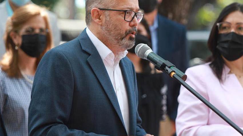 Alcalde electo de Ponce recibe la vacuna contra el COVID-19