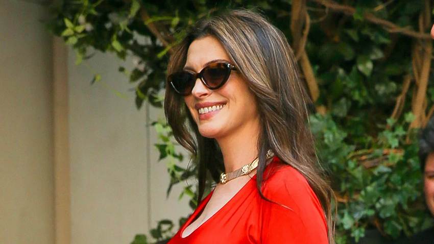 Anne Hathaway luce su estilo premamá y presume pancita de embarazo por las calles de Nueva York