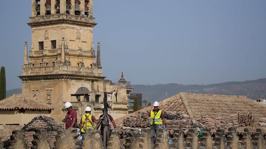 El arquitecto conservador de la Mezquita de Córdoba: “Lo que ardió realmente fue la cortina, por eso el fuego fue tan deprisa hacia arriba”