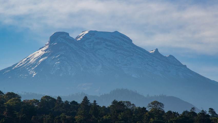 ¿La Mujer Dormida del Iztaccíhuatl tiene una gemela en Alaska? Te contamos la historia