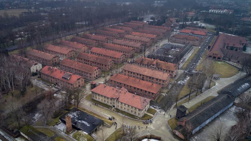 Encontraron objetos ocultos después de 75 años de la liberación de Auschwitz